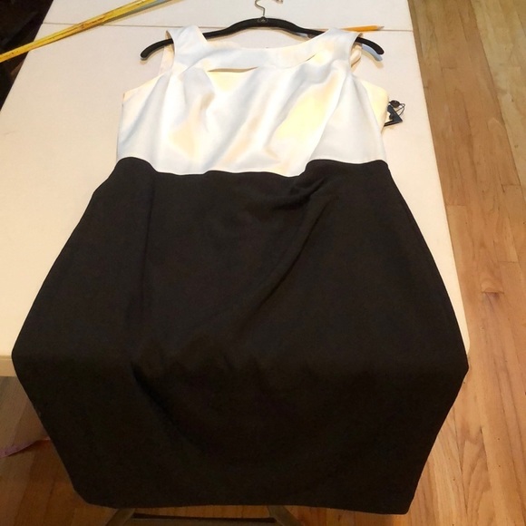 Adrianna Papell size 12 cream white & black dress with cut out at neck NWT - Picture 8 of 16
